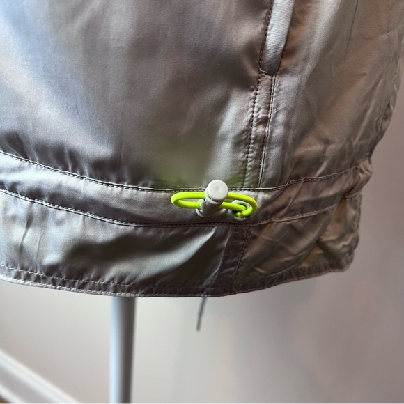 LORNA JANE mesh lined windbreaker running VEST - Picture 4 of 6